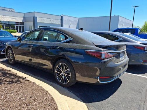 Caviar 2025 Lexus ES 300h Base