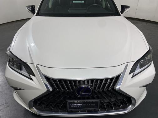 2022 Lexus ES 300h Base