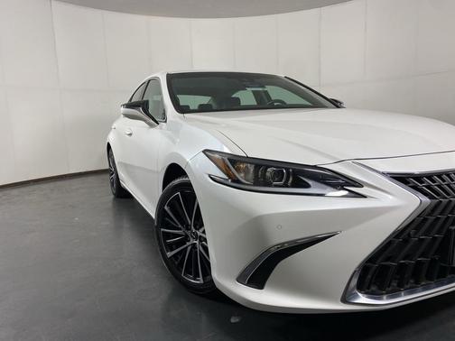 2022 Lexus ES 300h Base