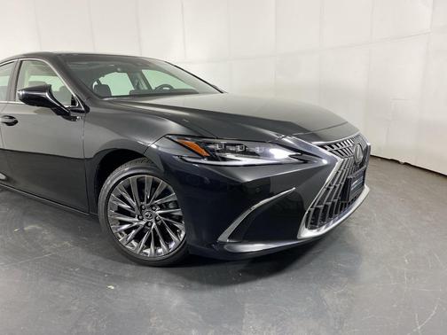 2025 Lexus ES 350 Ultra Luxury