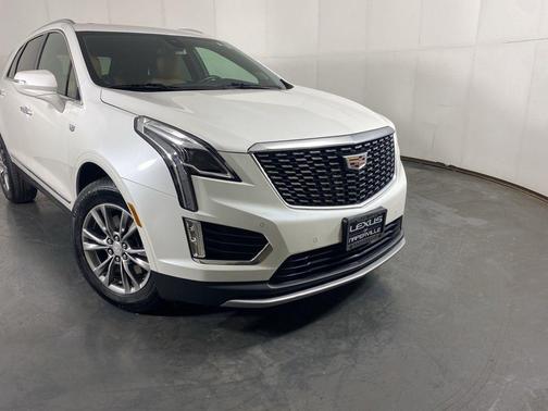 Crystal White Tricoat 2023 Cadillac XT5 Premium Luxury