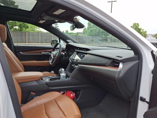 Crystal White Tricoat 2023 Cadillac XT5 Premium Luxury