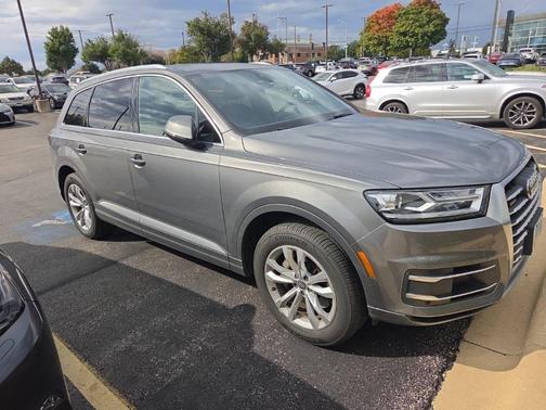 Graphite Gray Metallic 2017 Audi Q7 2.0T Premium