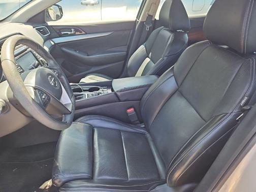 Brilliant Silver 2016 Nissan Maxima 3.5 SV