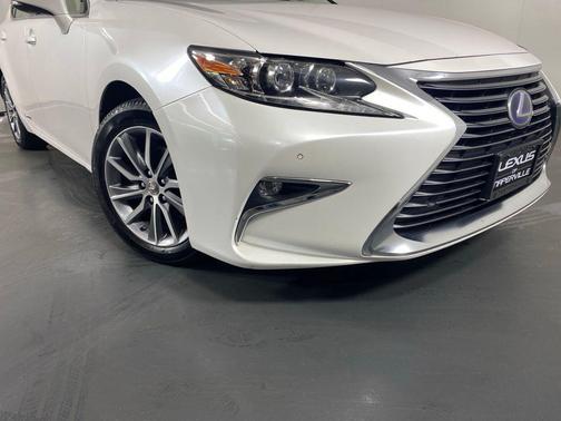 White Pearl 2016 Lexus ES 300h Base