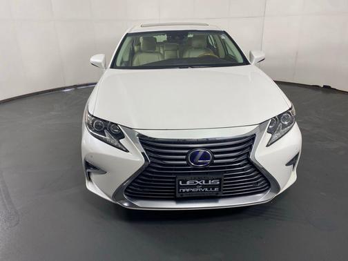 White Pearl 2016 Lexus ES 300h Base