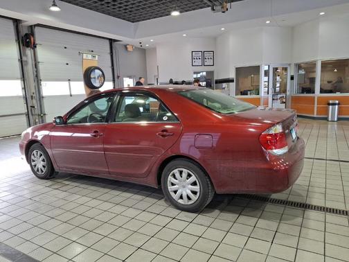 2005 Toyota Camry LE