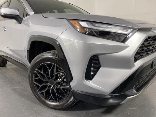 2025 Toyota RAV4 Hybrid SE