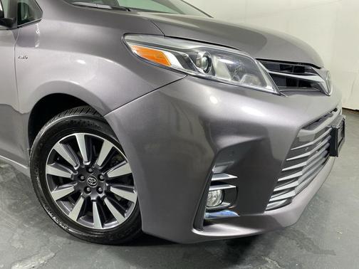 2019 Toyota Sienna Limited Premium