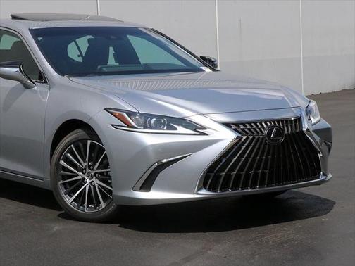 2025 Lexus ES 300h Base