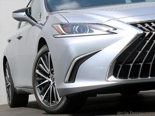 2025 Lexus ES 300h Base