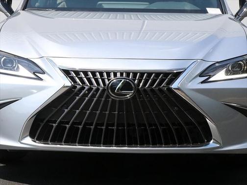 2025 Lexus ES 300h Base