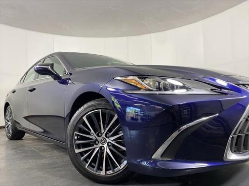 2025 Lexus ES 300h Base