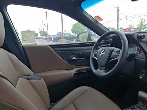 2025 Lexus ES 300h Base