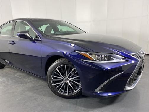 2025 Lexus ES 300h Base