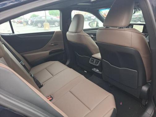 2025 Lexus ES 300h Base