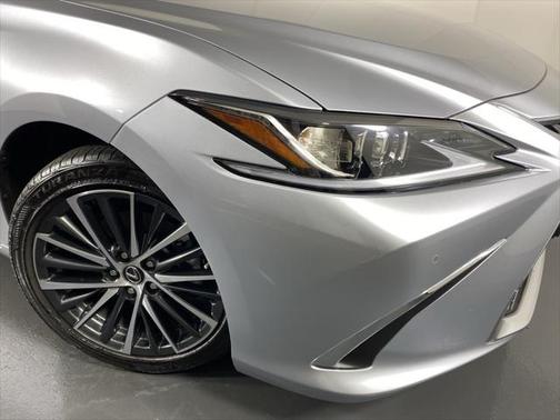 2025 Lexus ES 300h Base