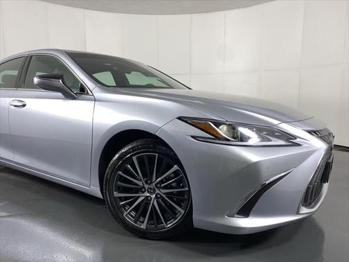 2025 Lexus ES 300h Base