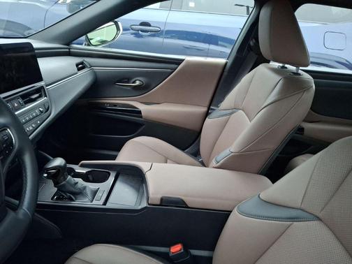 2025 Lexus ES 350 Base