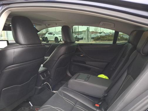 2025 Lexus ES 300h Ultra Luxury