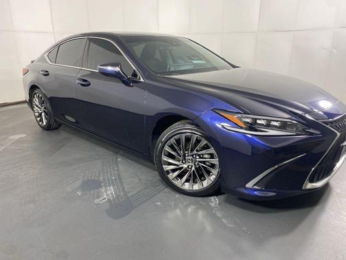 2025 Lexus ES 300h Ultra Luxury