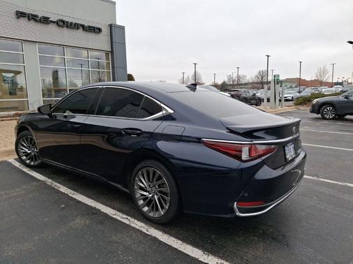 2025 Lexus ES 300h Ultra Luxury