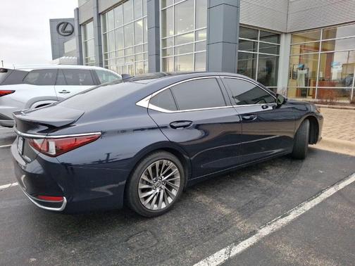 2025 Lexus ES 300h Ultra Luxury