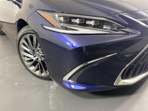2025 Lexus ES 300h Ultra Luxury