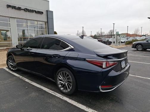 2025 Lexus ES 300h Ultra Luxury