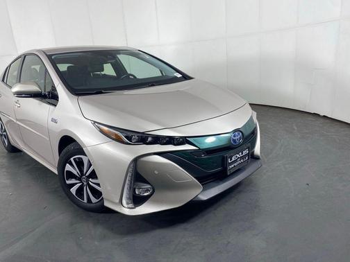 Classic Silver Metallic 2018 Toyota Prius Prime Advanced