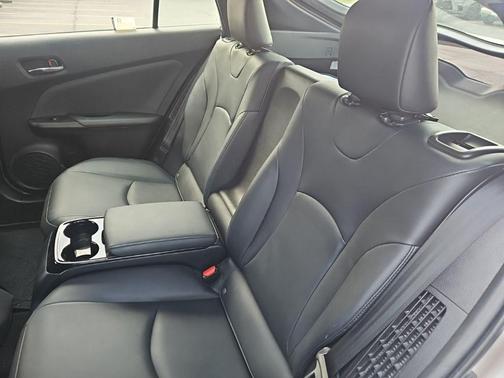 Classic Silver Metallic 2018 Toyota Prius Prime Advanced
