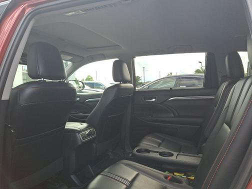 Salsa Red Pearl 2019 Toyota Highlander SE