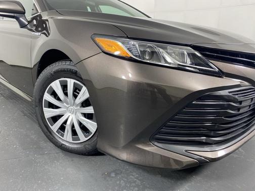 2018 Toyota Camry Hybrid LE