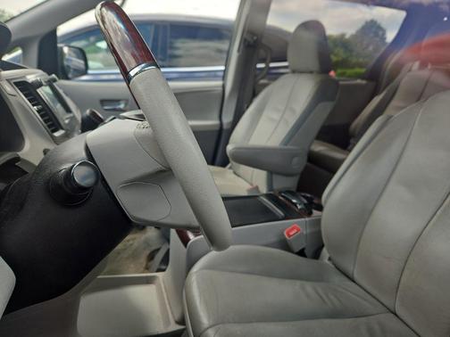 Predawn Gray Mica 2014 Toyota Sienna Limited