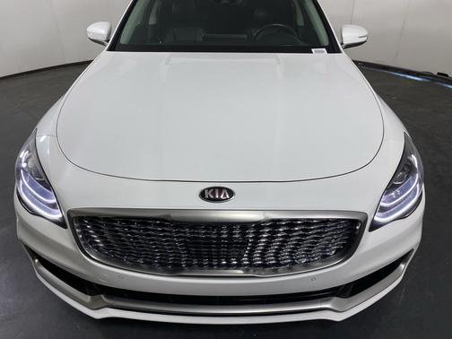 2019 Kia K900 Luxury