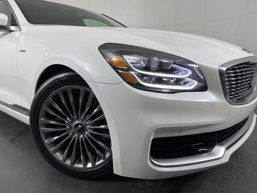 2019 Kia K900 Luxury