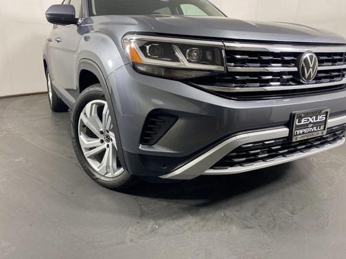 Platinum Gray Metallic 2023 Volkswagen Atlas 3.6L SE w/Technology