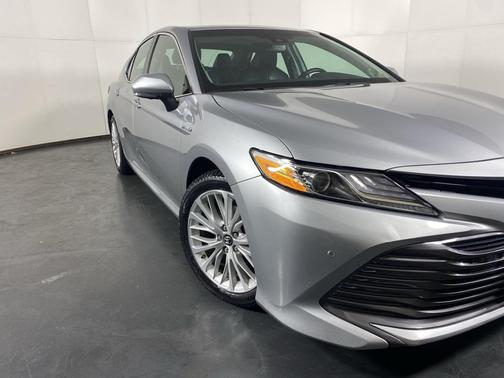 2018 Toyota Camry Hybrid XLE