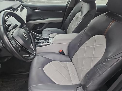 2018 Toyota Camry Hybrid XLE
