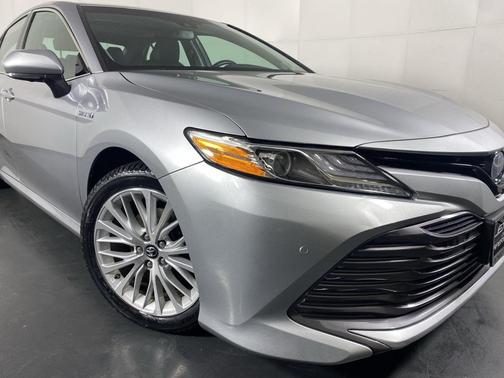 2018 Toyota Camry Hybrid XLE