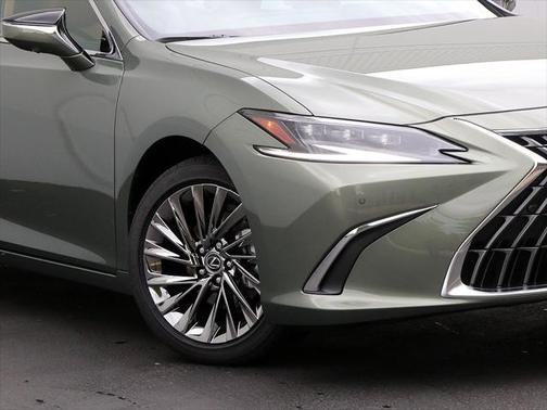 2025 Lexus ES 300h Ultra Luxury