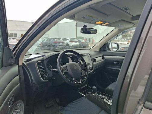 2017 Mitsubishi Outlander SE