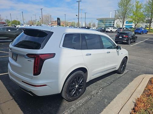 Crystal White Tricoat 2021 Cadillac XT6 Premium Luxury AWD