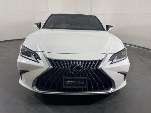 Eminent White Pearl 2025 Lexus ES 300h Luxury