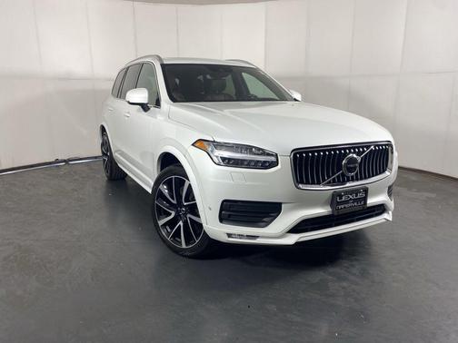 Crystal White Metallic 2022 Volvo XC90 T6 Momentum