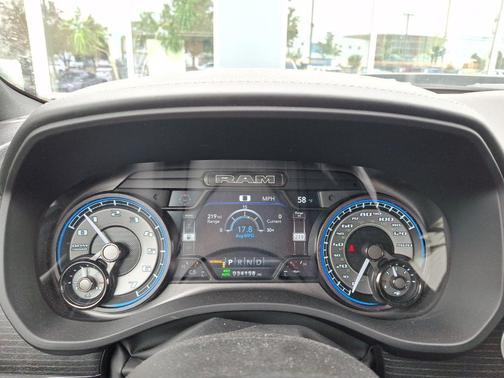 Ivory White Tri-Coat Pearlcoat 2022 RAM 1500 Limited