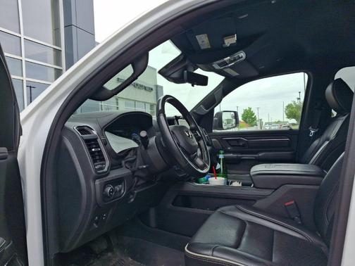 Ivory White Tri-Coat Pearlcoat 2022 RAM 1500 Limited