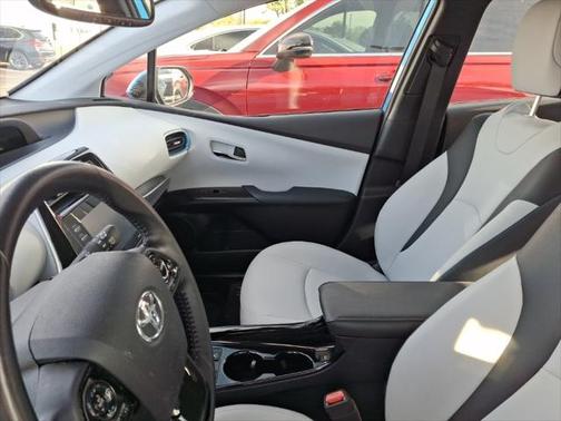 2022 Toyota Prius XLE