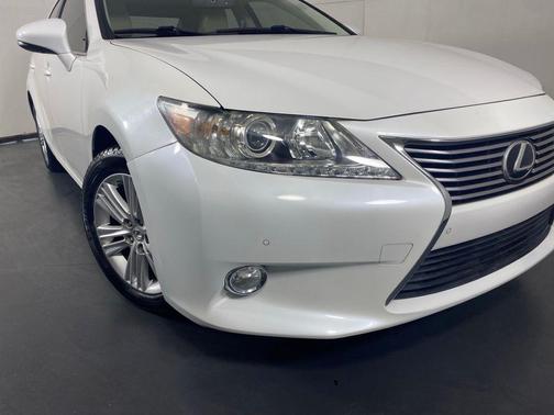 Starfire Pearl 2015 Lexus ES 350 Base