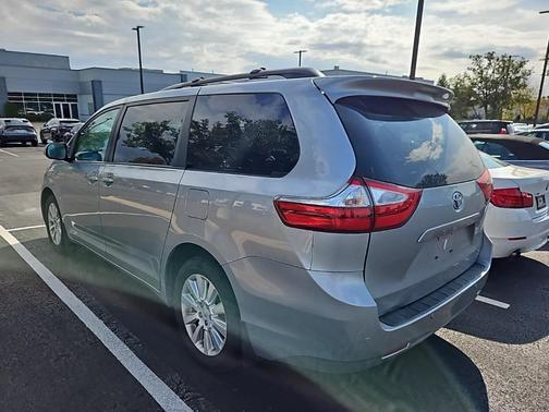 2017 Toyota Sienna XLE